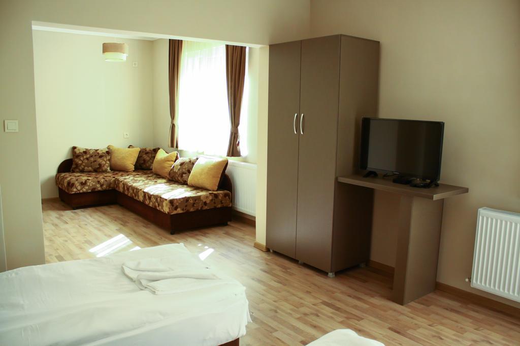 Guest House Central Kurdzhali Bagian luar foto